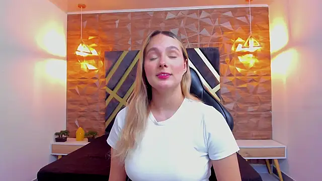 Emmaa white  online show from 13, 3, 2026