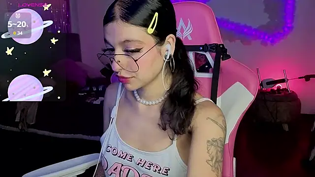 larah uwu online show from 3, 2, 2026