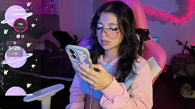 larah uwu online show from 14, 2, 2026