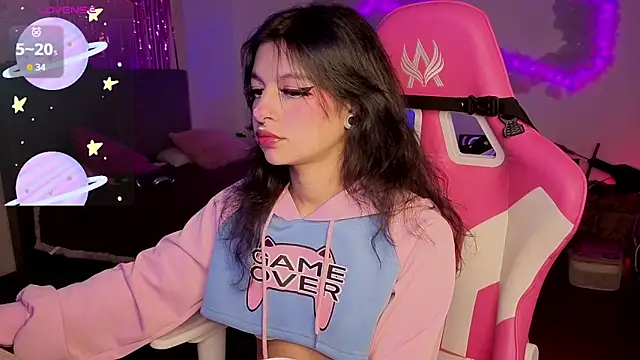 larah uwu online show from 28, 3, 2026