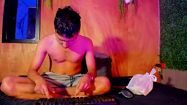 spicy adonhis online show from 6, 3, 2026