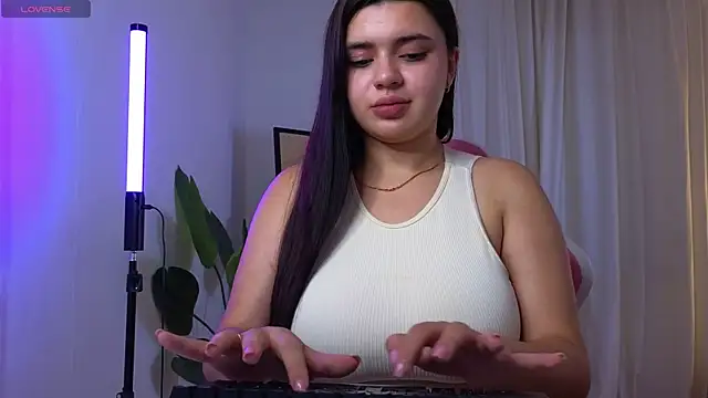 courtneyk  online show from 16, 10, 2025