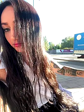 Ninabigtitied online show from 12, 10, 2025