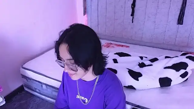 Snapshot of katalinathxandbritney1 chatting on 11, 9, 2025 katalinathxandbritney1 online show from 11, 9, 2025