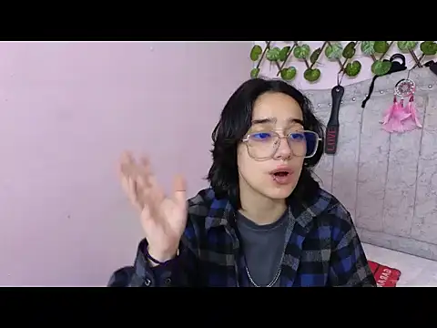 Snapshot of katalinathxandbritney1 chatting on 27, 9, 2025 katalinathxandbritney1 online show from 27, 9, 2025