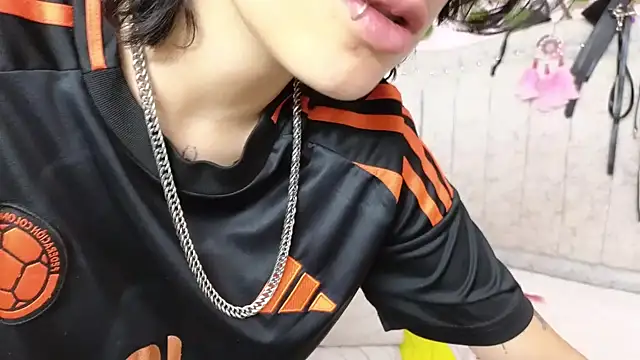 Snapshot of katalinathxandbritney1 chatting on 1, 10, 2025 katalinathxandbritney1 online show from 1, 10, 2025