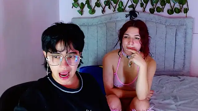 Snapshot of katalinathxandbritney1 chatting on 15, 12, 2025 katalinathxandbritney1 online show from 15, 12, 2025