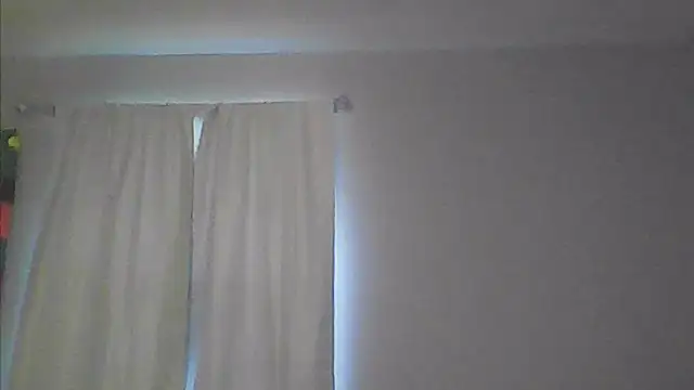 Snapshot of sarahkat86 chatting on 5, 5, 2026 sarahkat86 online show from 5, 5, 2026
