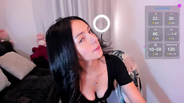 sarah saenz  online show from 22, 7, 2026