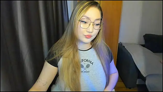 Snapshot of lyra_x chatting on 5, 5, 2026 lyra x online show from 5, 5, 2026