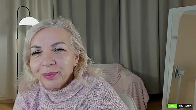 LiliaMoons online show from 2, 12, 2025