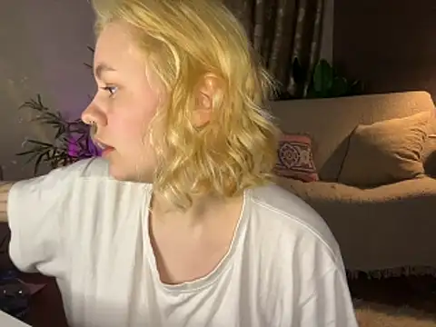 Snapshot of MoonIvy_ chatting on 2, 3, 2026 MoonIvy online show from 2, 3, 2026