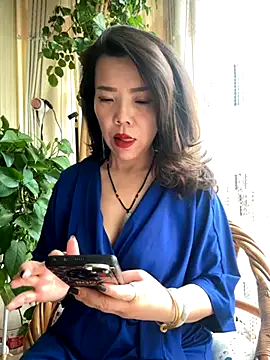 anna yngs online show from 6, 11, 2025