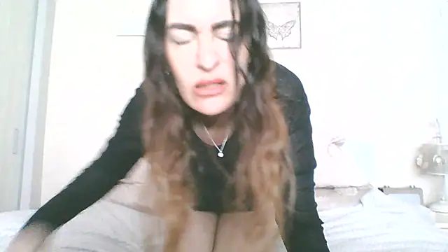 Snapshot of EllaKent chatting on 11, 5, 2026 EllaKent online show from 11, 5, 2026