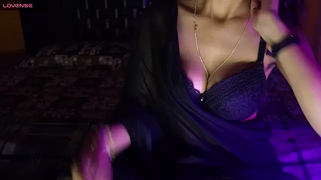 Snapshot of NidhiChandra chatting on 9, 10, 2025 NidhiChandra online show from 9, 10, 2025