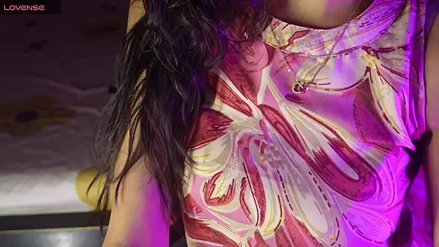 Snapshot of NidhiChandra chatting on 18, 10, 2025 NidhiChandra online show from 18, 10, 2025