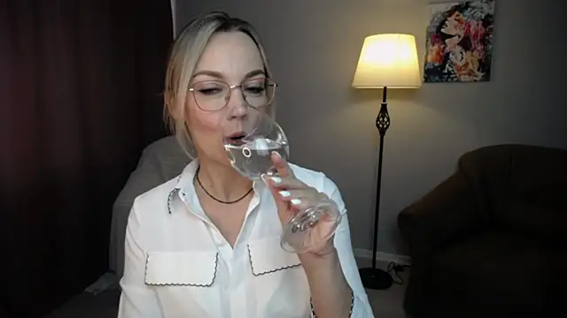 Ava Elior online show from 8, 10, 2025