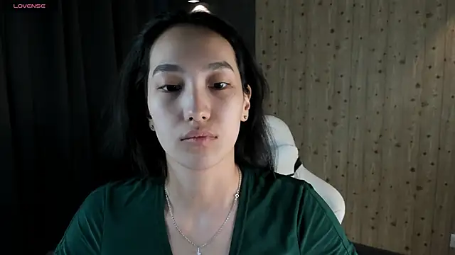 FlirtyAura online show from 17, 4, 2026