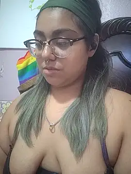 Snapshot of Lovelyrainn chatting on 1, 11, 2025 Lovelyrainn online show from 1, 11, 2025