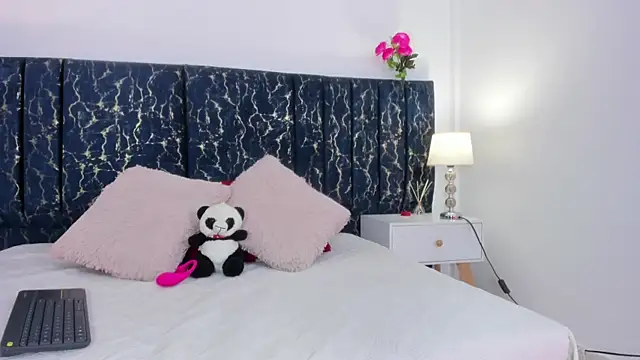 Snapshot of katte_landerr chatting on 1, 4, 2026 katte landerr online show from 1, 4, 2026