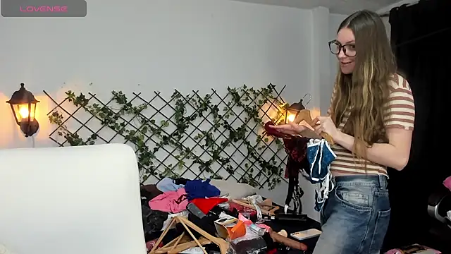 velvet  moon online show from 13, 3, 2026