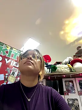 Snapshot of iamlucy chatting on 12, 11, 2025 iamlucy online show from 12, 11, 2025