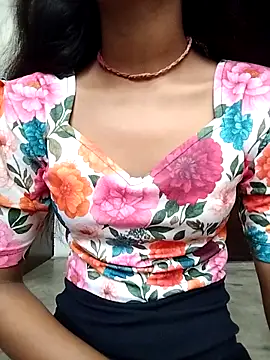 Snapshot of Naina_04 chatting on 4, 10, 2025 Naina 04 online show from 4, 10, 2025