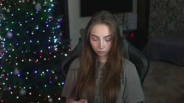 Snapshot of lis_silver chatting on 17, 12, 2025 lis silver online show from 17, 12, 2025