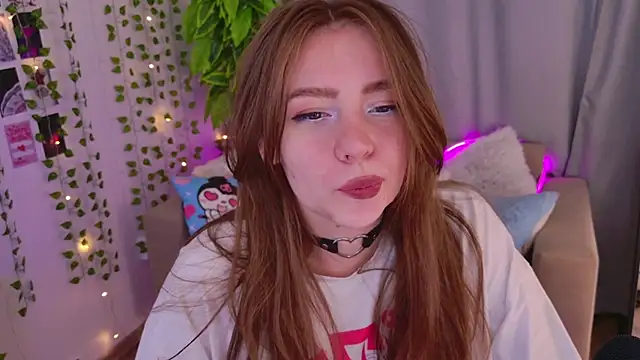 Snapshot of Moon__Bunny chatting on 11, 9, 2025 Moon Bunny online show from 11, 9, 2025