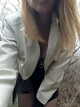 YOOUR EVAA online show from 9, 4, 2026