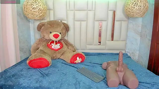 Snapshot of NikkyyRed chatting on 3, 10, 2025 NikkyyRed online show from 3, 10, 2025