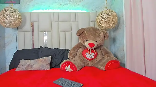 Snapshot of NikkyyRed chatting on 9, 10, 2025 NikkyyRed online show from 9, 10, 2025