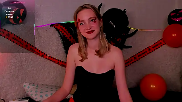 EllaBloom online show from 31, 10, 2025