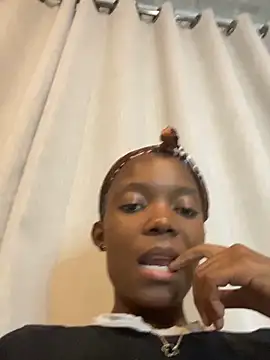 Snapshot of prettydollyy chatting on 23, 4, 2026 prettydollyy online show from 23, 4, 2026