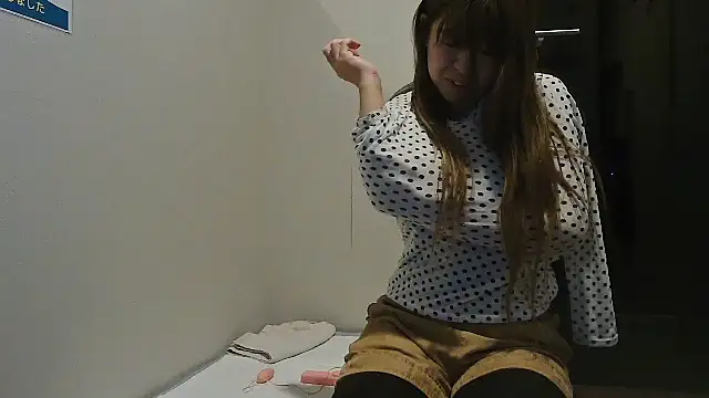 Snapshot of SAKI_saki_01 chatting on 4, 12, 2025 SAKI saki 01 online show from 4, 12, 2025