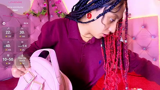 Snapshot of Sheilly_brown chatting on 8, 5, 2026 Sheilly brown online show from 8, 5, 2026