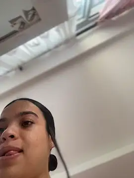 JuanitaMore01 online show from 5, 4, 2026