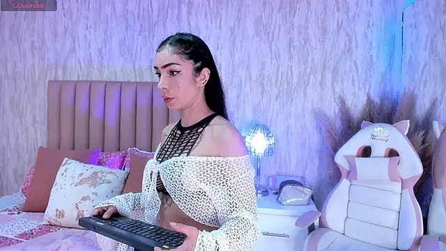 Emely florence  online show from 21, 5, 2026