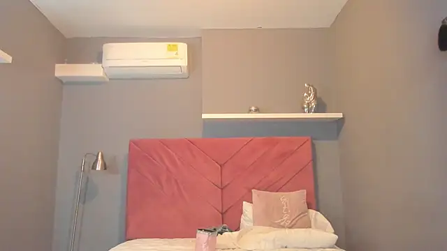 Snapshot of everyh__ chatting on 10, 11, 2025 everyh online show from 10, 11, 2025