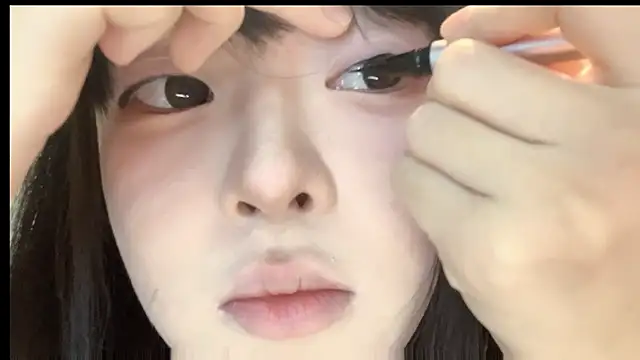 Snapshot of EnEn_xiaobao chatting on 11, 11, 2025 EnEn xiaobao online show from 11, 11, 2025