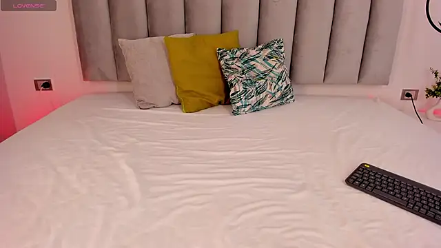 Tina curly online show from 28, 2, 2026