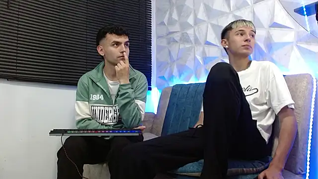 Snapshot of Isaac_tan chatting on 13, 10, 2025 Isaac tan online show from 13, 10, 2025