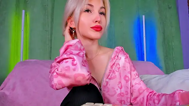 Snapshot of LisaFoxyMe chatting on 14, 5, 2026 LisaFoxyMe online show from 14, 5, 2026