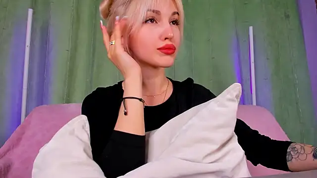 Snapshot of LisaFoxyMe chatting on 23, 5, 2026 LisaFoxyMe online show from 23, 5, 2026