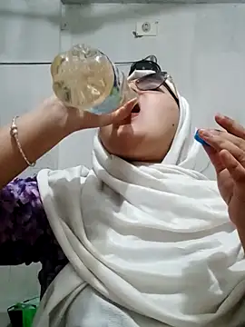 Snapshot of Nusrat-N chatting on 28, 4, 2026 Nusrat-N online show from 28, 4, 2026