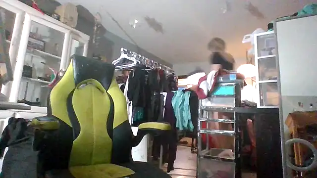 Snapshot of flavi1996 chatting on 23, 12, 2025 flavi1996 online show from 23, 12, 2025