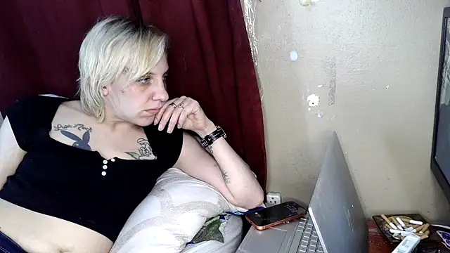 Snapshot of flavi1996 chatting on 5, 1, 2026 flavi1996 online show from 5, 1, 2026