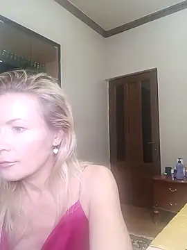 Julia Giulia online show from 9, 10, 2025