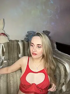 Snapshot of KiraBerht chatting on 6, 1, 2026 KiraBerht online show from 6, 1, 2026