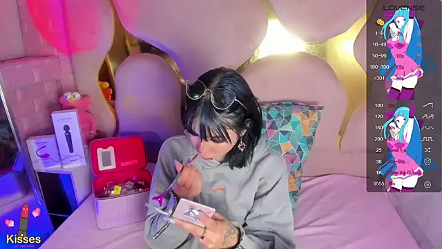 Niina Sissy online show from 5, 3, 2026